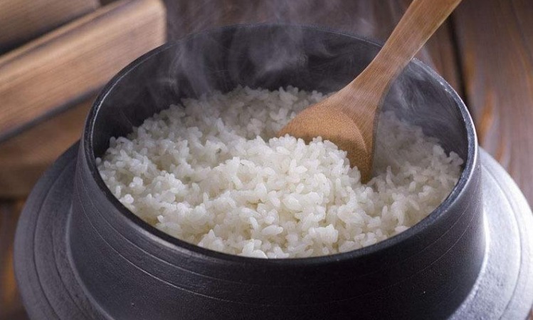 蒸米饭|只用水蒸不出好米饭!牢记5个技巧,米饭油亮松软,香甜不发黏