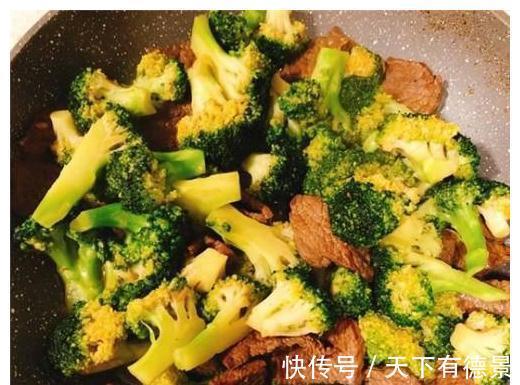西兰花炒牛肉|此菜5分钟炒好，是减脂增肌菜，做晚餐，饱肚子，腰肢纤细身材好