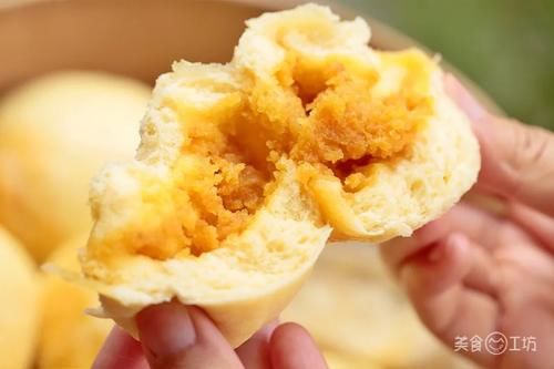  简单|最简单的经典奶黄包，又香又软，在家轻松蒸一锅