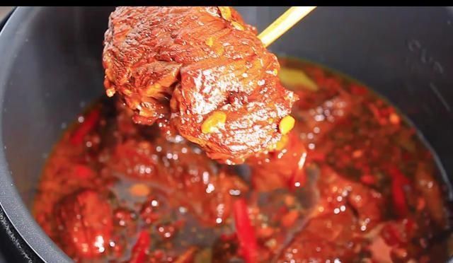 窍门|酱牛肉时,记住“1腌2泡”的窍门,牛肉香嫩无腥味,还缩水少