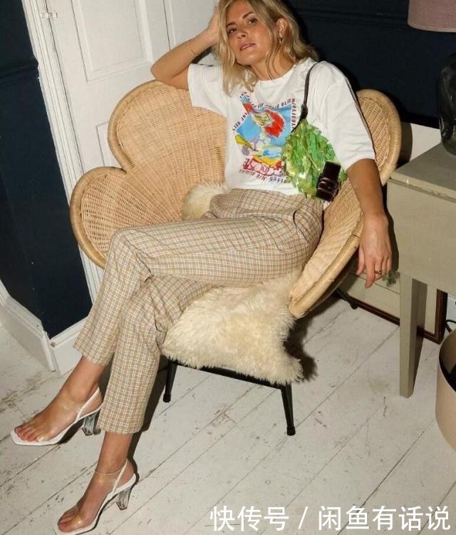 廉价|选对鞋子很重要!女人上了年纪尽量避开这3双凉鞋,显廉价还俗气