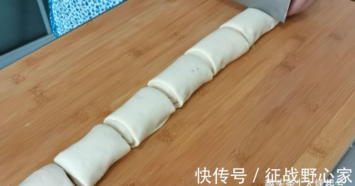 油酥|芝麻酥饼在家简单做，外酥里软又香甜，不用烤箱也可以酥得掉渣