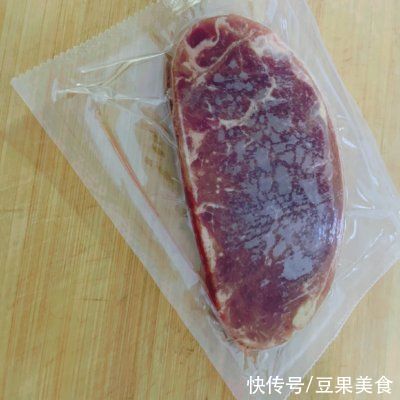 只要掌握好比例，牛排就能一次成功