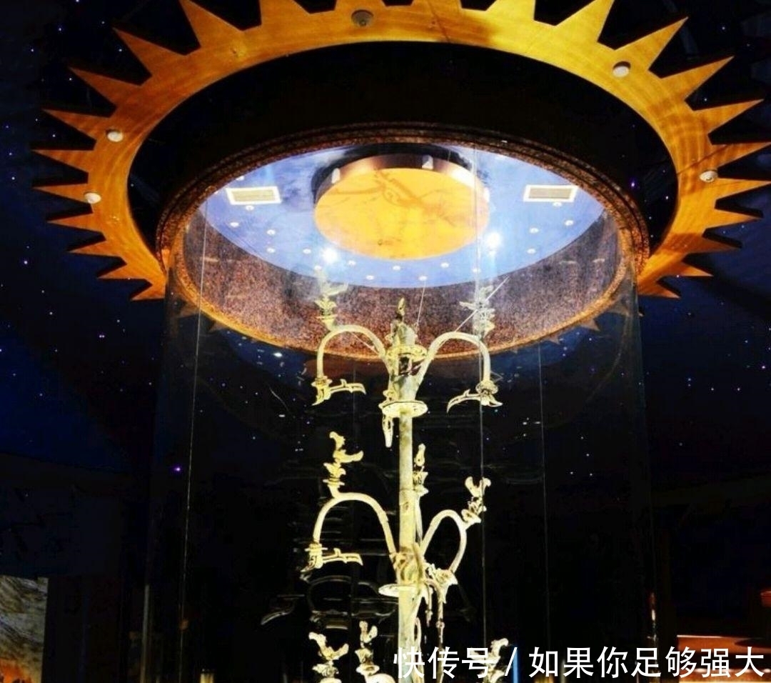三星堆遗址|三星堆遗址的三大旷世神品:青铜神树、青铜人面具、青铜大立人