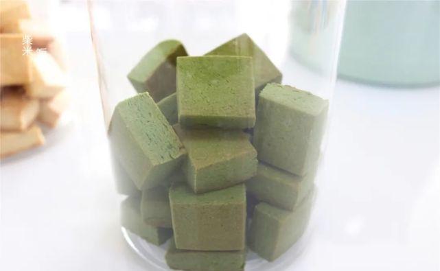 咬一口，酥掉渣，这款炼乳小方太好吃了，做法比面包蛋糕都简单