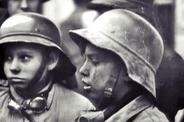 逃兵|二战:德军逃兵长啥样?来看看,这投降的姿势很怪异!