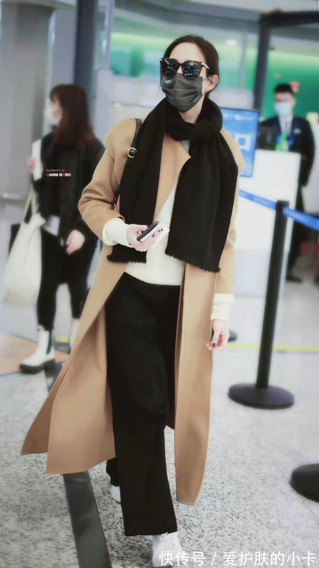 深色 张钧甯短发气质好成熟,深色造型优雅显干练,看着确实是奔4了