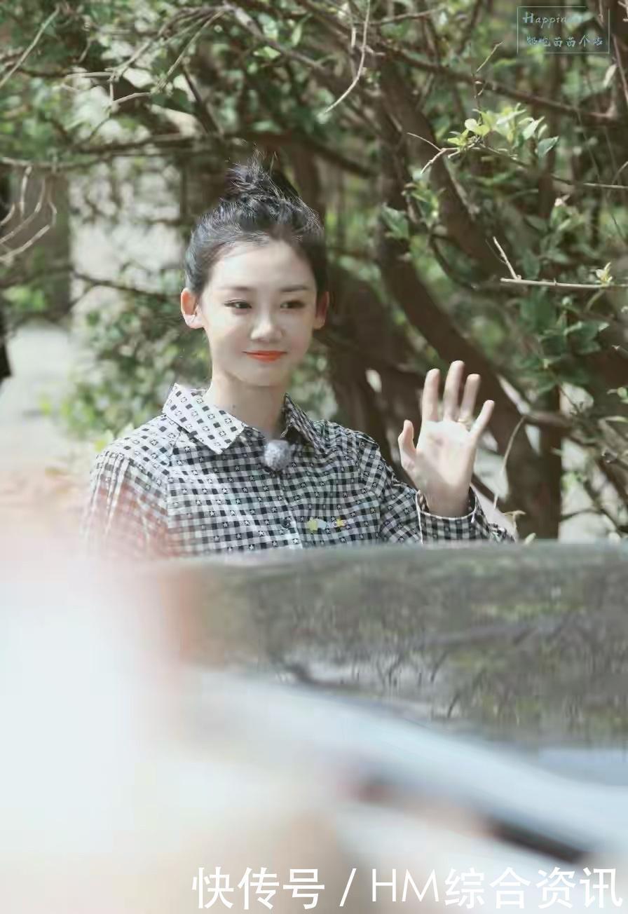 郑恺|郑恺夫妻档上跑男,苗苗产后恢复状态佳,格纹衬衫配纱裙甜美