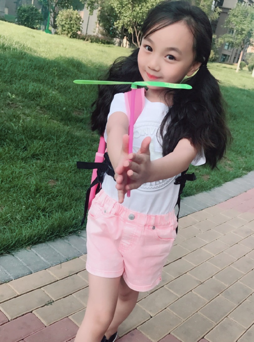 离开了包装与滤镜,小山竹的公主梦破碎,沦为普通小女孩