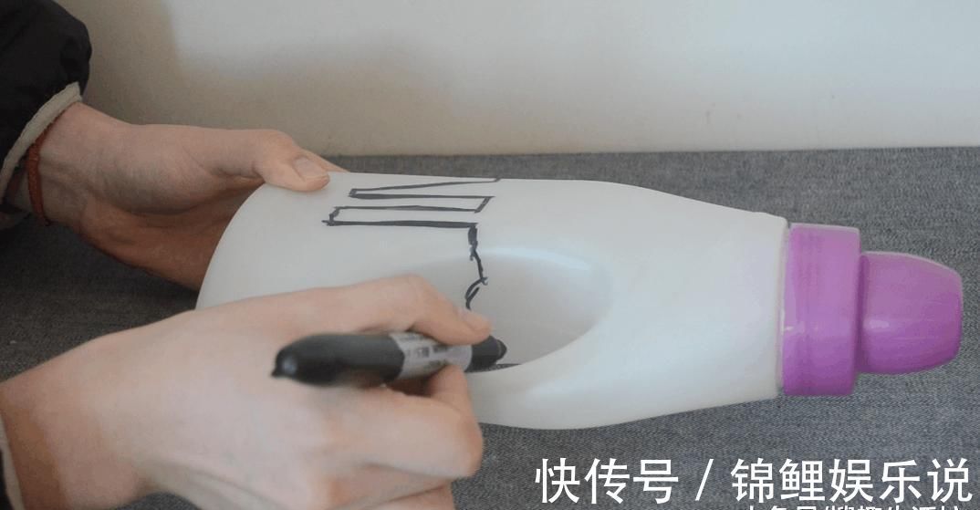 人人|洗衣液瓶子别扔了, 简单剪几刀, 放在厨房这样用, 人人见了都夸好