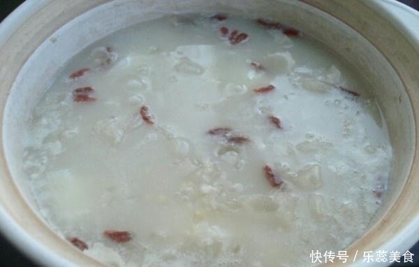 在春天,早晨喝豆浆不如喝它,无糖无添加,满满一碗都是胶原蛋白