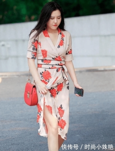 精致|收腰开叉连衣裙，精致大方，更显美丽芳华