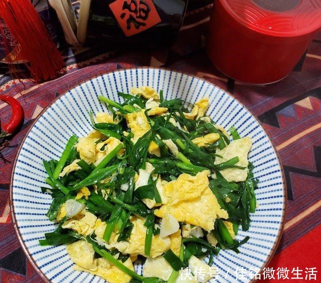 韭菜炒鸭蛋,简单又美味的营养家常小炒!