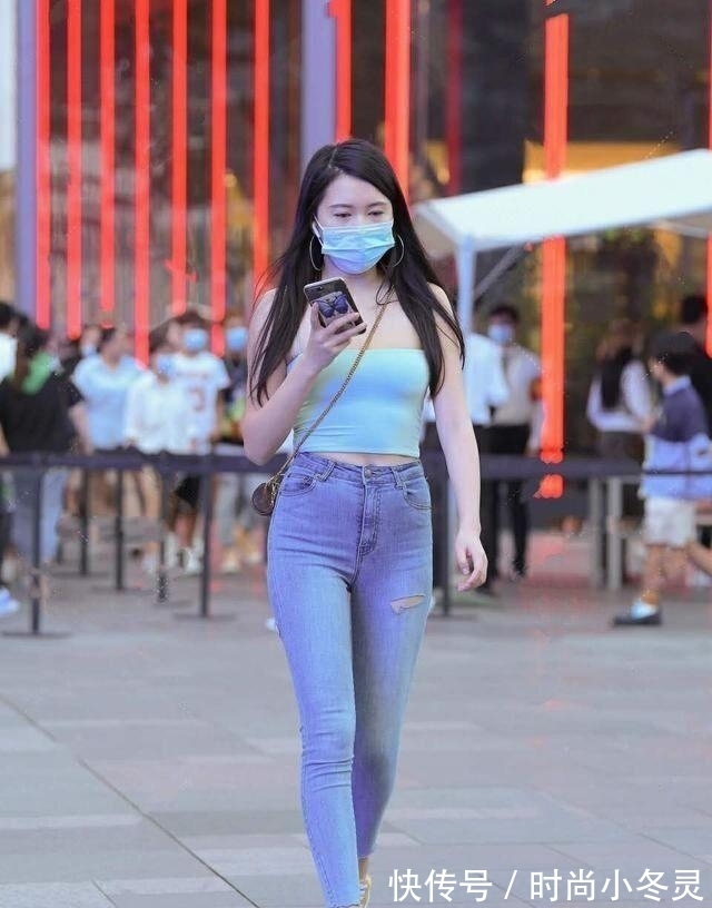 穿搭 秋日穿搭的闲适感,一条牛仔裤就够了,时尚省心又耐看