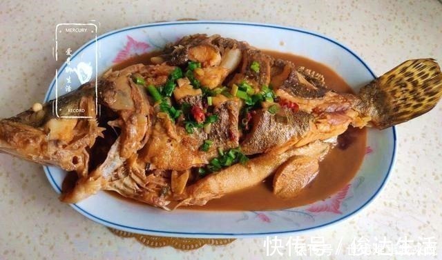 它是“四大淡水名鱼”之一，肉嫩刺少，可与刀鱼媲美，孩子要多吃