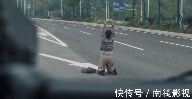 扫黑风暴|连续2天播放量第一,《扫黑风暴》口碑炸了,可观众却开始狠骂了