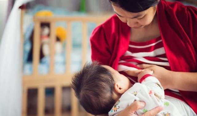 喂奶|1-6个月宝宝的育儿难点,记住6个“关键词”,附详细养护建议