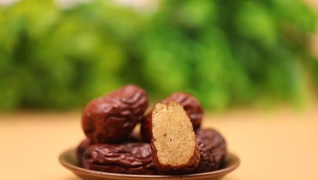 皮肤|蒲公英和它很“般配”，坚持泡水喝，排肝毒降肝火，皮肤也变好了