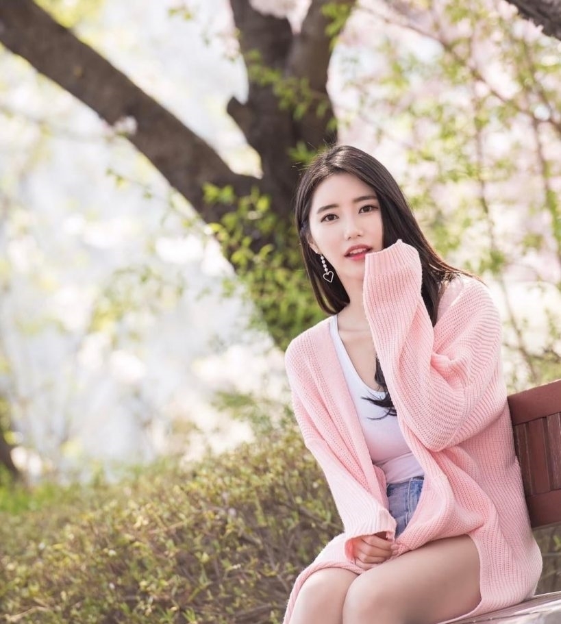 美女写真:小姐姐们凹凸有致的好身材,白皙的肌肤,十分甜美可爱