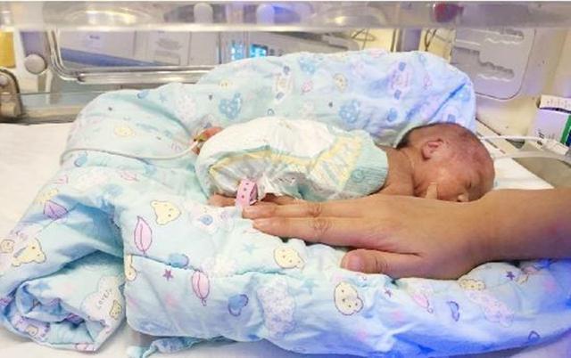 睡眠时间|14年前的“巴掌女婴”,出生只有半斤重,现在怎么样了?