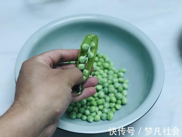 豌豆|天热少吃肉多吃豆,遇到碱性豆子多买点,营养丰富,夏天吃很合适