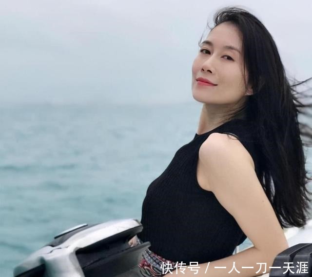 观众们|出道22年,只有一部代表作,43岁的她,为何在节目中受到称赞