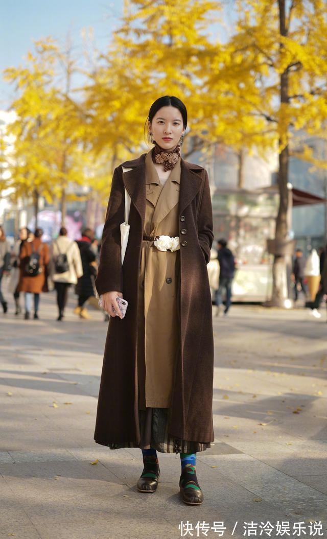 搭配 女人再懒,穿大衣也别配打底裤,瞧下面潮人这样来穿,时尚显高级