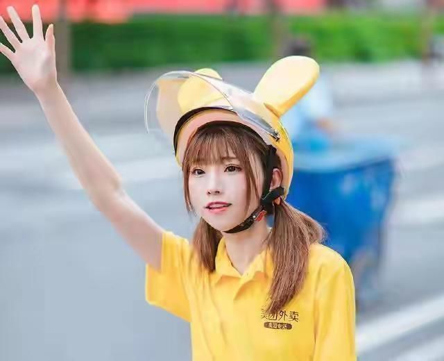 二次元|外卖员误入漫展?这其实是COS,网友:这要是真送,我让她有来无回