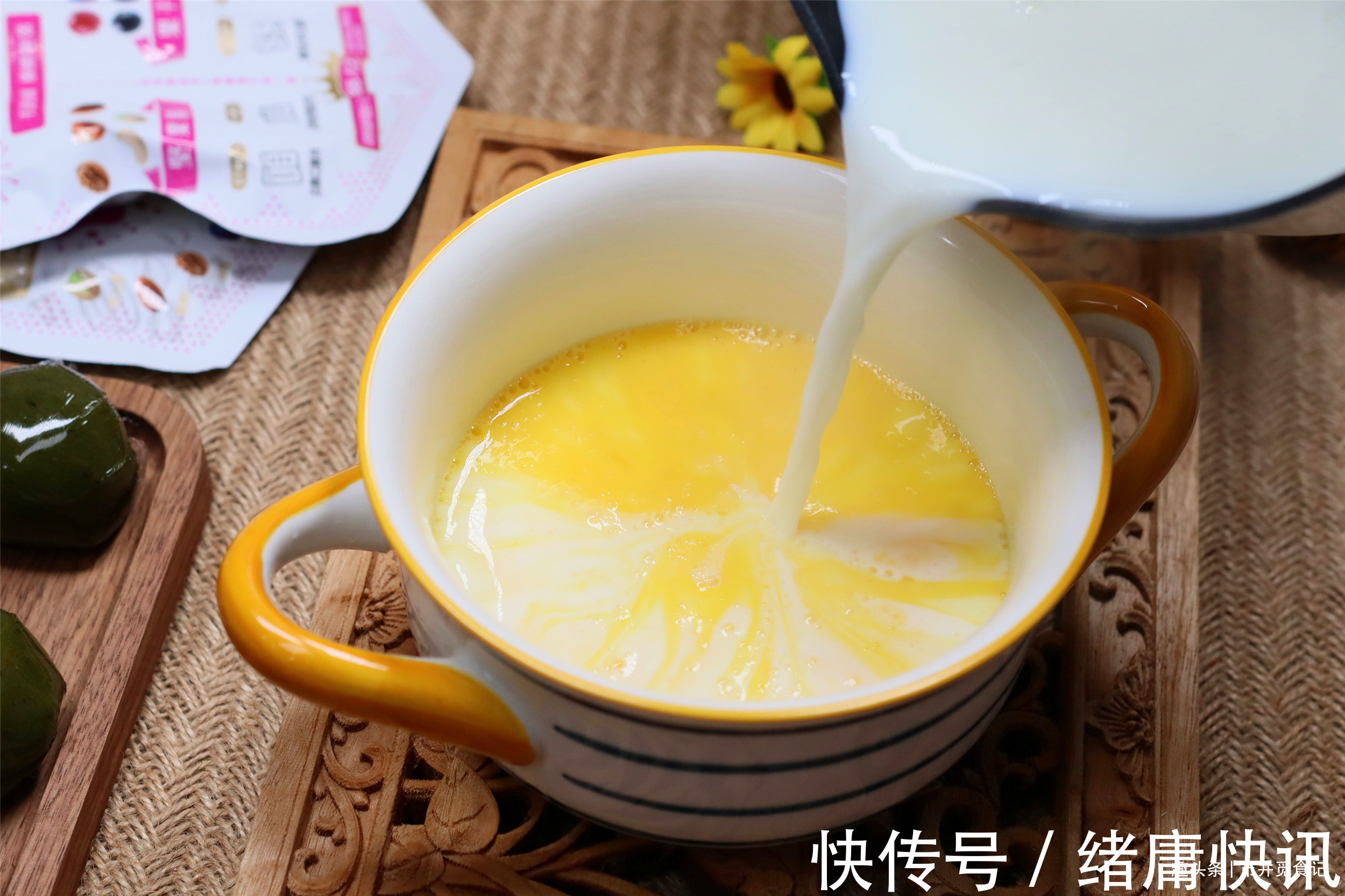 70岁老两口，蒸的鸡蛋羹火了，太懂食材搭配，每天1碗营养全有了