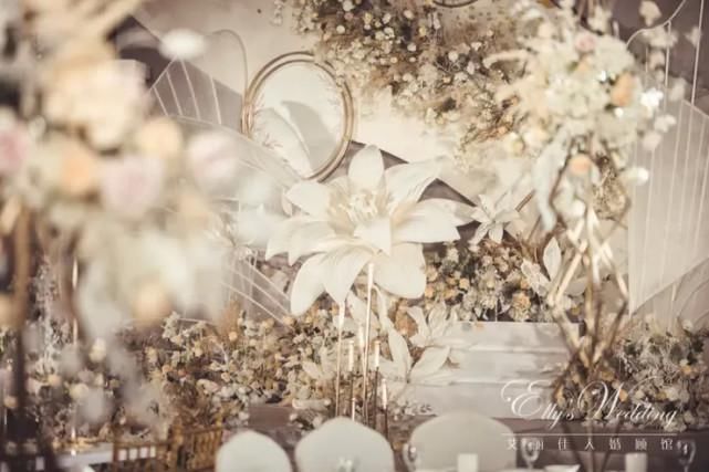 精致饱满又不失时尚感的香槟色系婚礼，这种风格的婚礼你喜欢吗