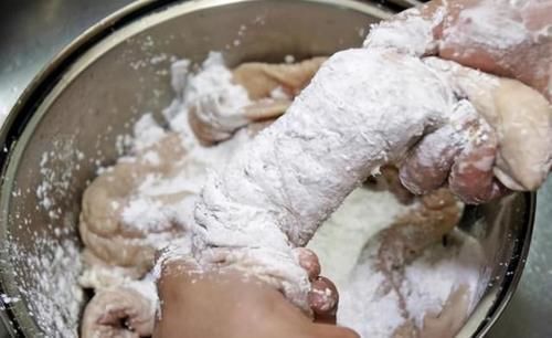 好吃|猪大肠这样做,比外面买的都要好吃,记得收藏好,过年回家露一手