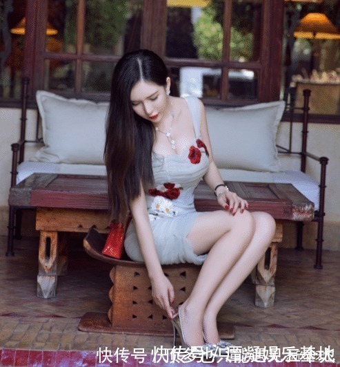 小蛮腰|老板想挖位女销售，看到她时髦的穿搭跟打扮，不给月薪6位数请不来