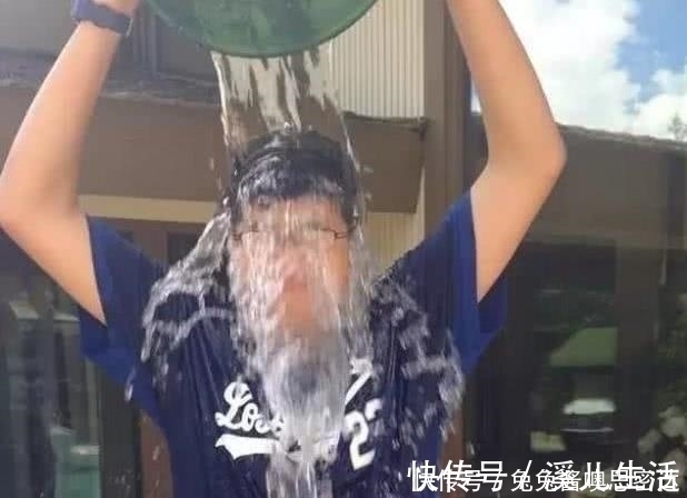 倪萍豪宅曝光,和保姆一起下厨做饭,网友不愧是央视一姐