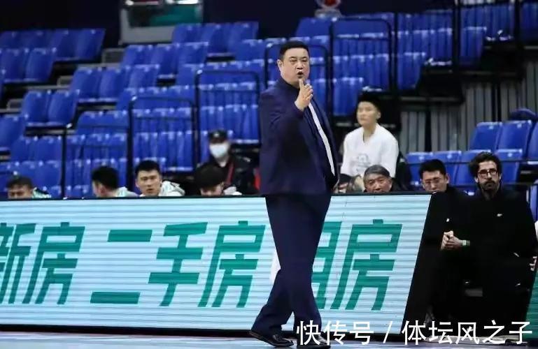 王哲林|山东男篮虽然爆冷取胜,但徐长锁的固执依然让他难逃下课命运