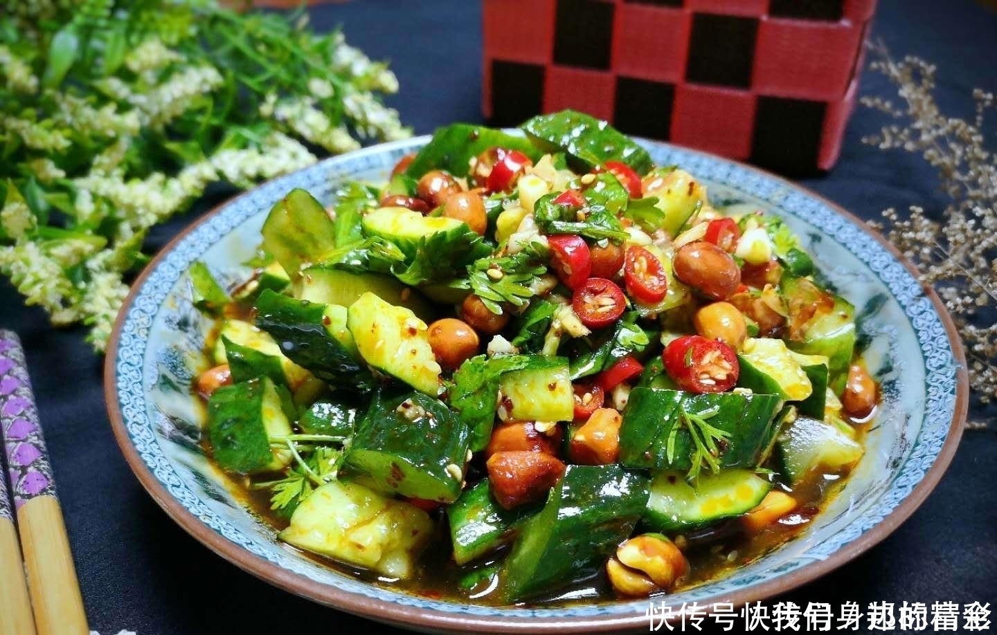 吃起来|凉拌黄瓜时,直接拌是大错特错的,少了这一步黄瓜不脆,更不入味