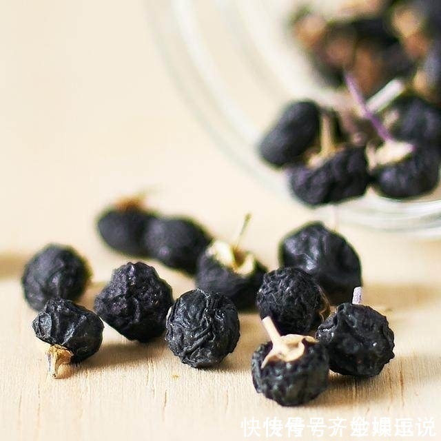 白发有救了,每天常吃一点,比染发要健康,效果更自然