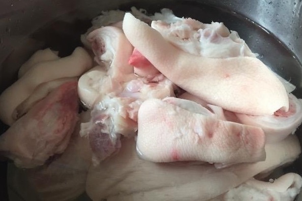 猪肉贩子说漏嘴, 买猪蹄时记住3句“顺口溜”, 一挑一个准不吃亏