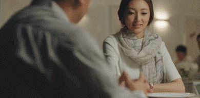 |搞笑GIF:嫂子为了让大哥戒烟 使尽了她浑身招数