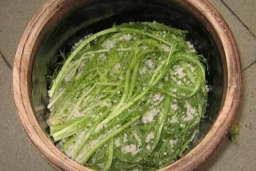 雪里红怎么腌制不变色？