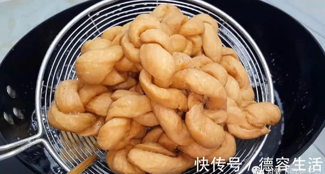 香甜|我家麻花从来不用买，教你简单做法，焦脆又香甜，吃一口就爱上了