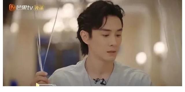 万茜|是什么让易立竞从访谈“灭霸”变成访谈“甜心”，是帅哥吗？