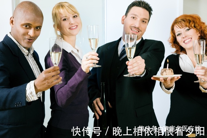 酒精肝|喝酒后出现4个信号，离肝硬化很近，若你4个都有，提示该戒酒了