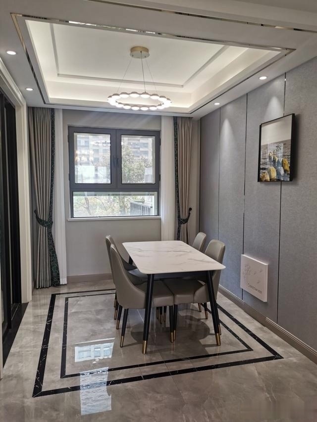 飘窗|学她家装修,电视墙很大气,过道打柜子太实用了,全屋都很喜欢