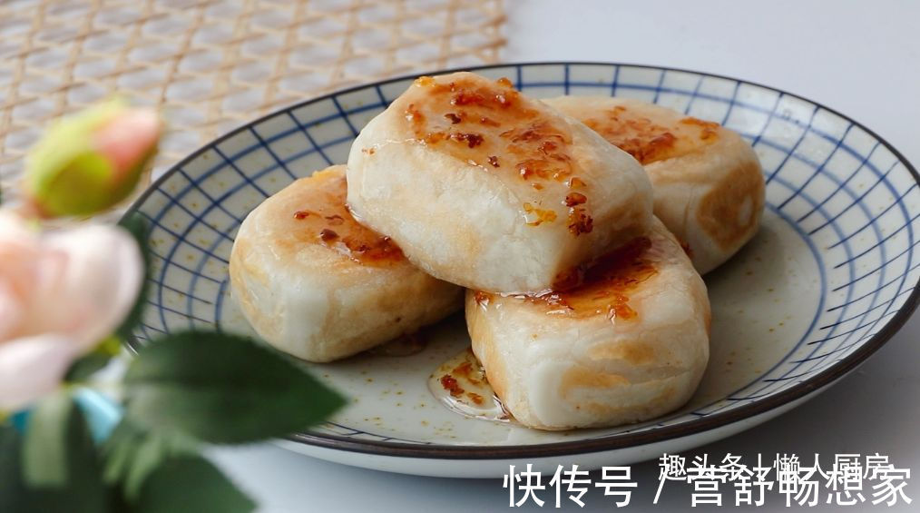 爆浆|年糕不用买,撒点糯米粉,加点热水自己做,咬一口,还会爆浆