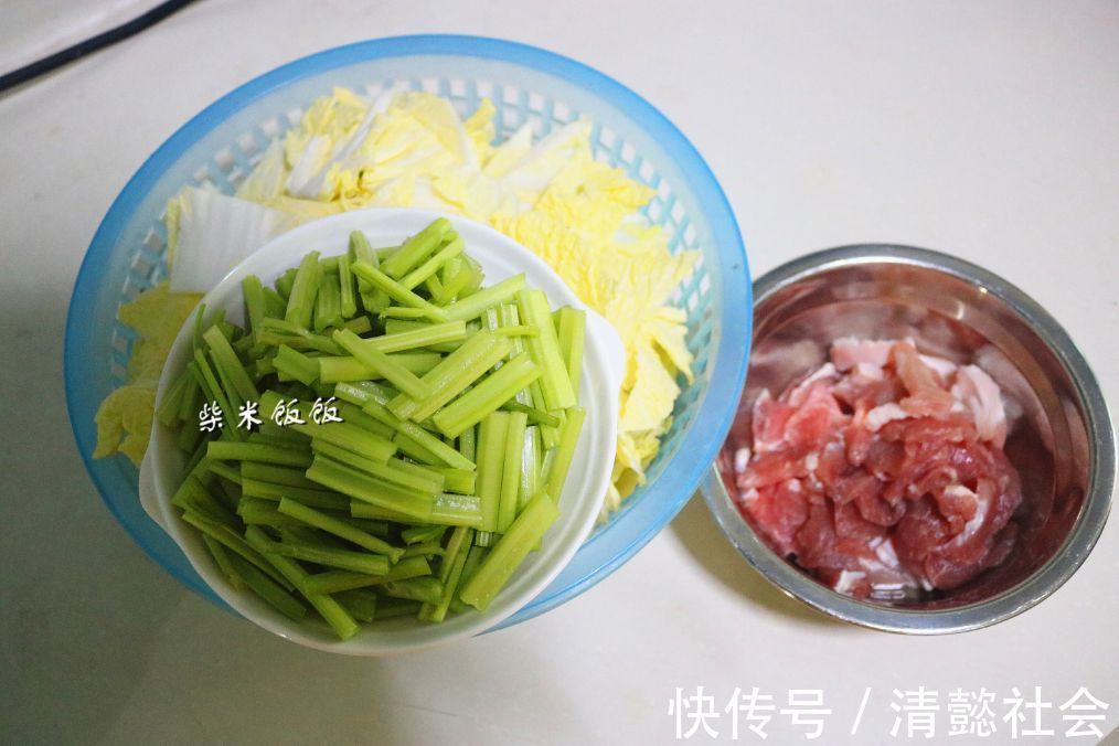 白菜|今日晚餐只有2个菜,女儿说:太好吃了,老公却说:太糊弄了