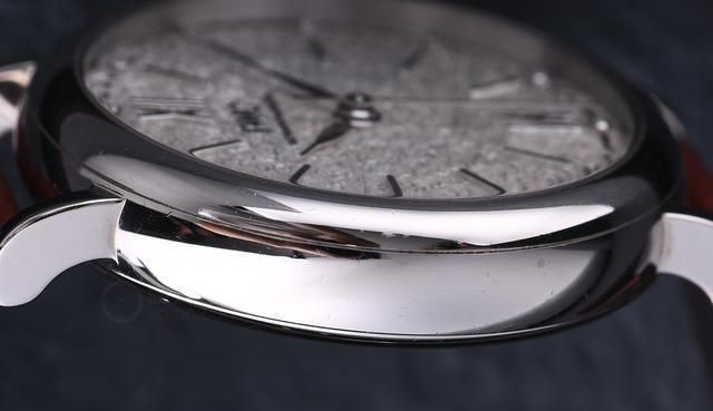 吕燕 女表新选择,看看IWC万国首款配备双圈表带的作品