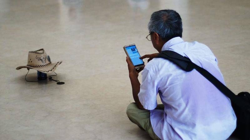 设备|老人智能生活现状：设备非主流，应用藏风险