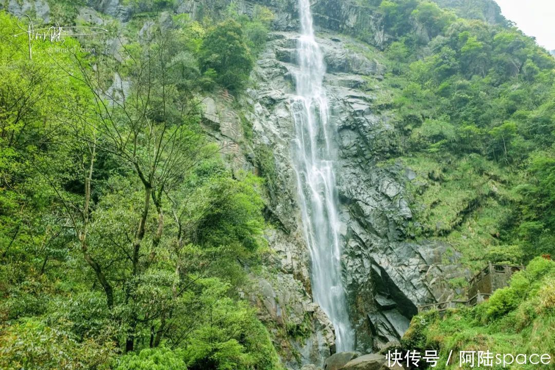 中年|在明月山发现武功山的“核心景区界碑”，可见两者的关系很不一般