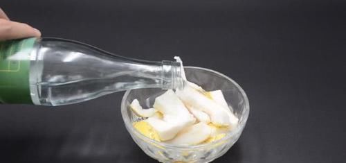 你家有吃剩的柚子皮吗?放白醋里泡一泡,用途真厉害,省钱又实用