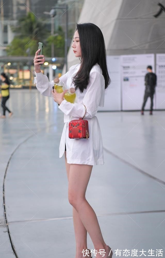 优雅 黑裤衩搭配上衣,时尚隐藏着肉感,展现自己的优雅气质!